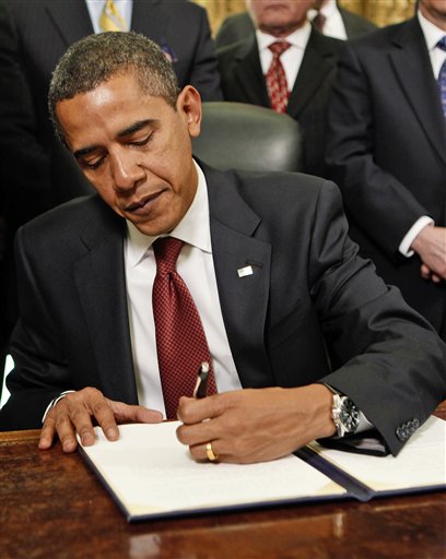 [Image: obama_signs-135.jpg]