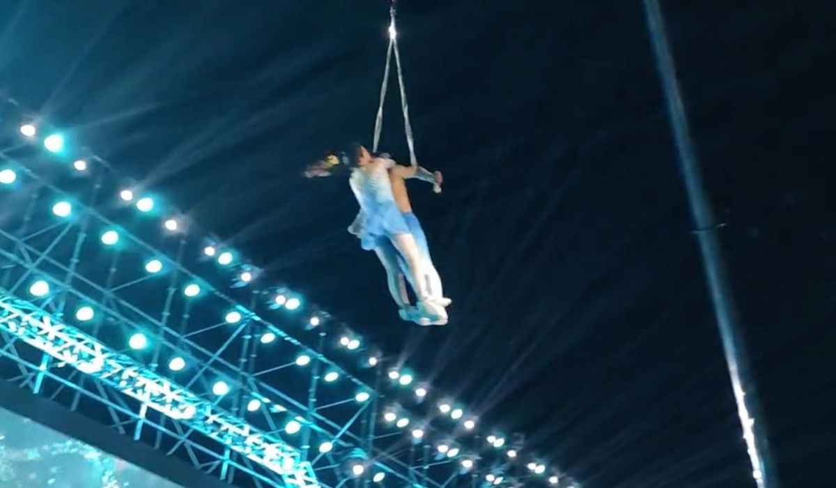 Chinese Acrobat Falls To Death Video Chinese Acrobat Falls Death During A Mid-air Performance